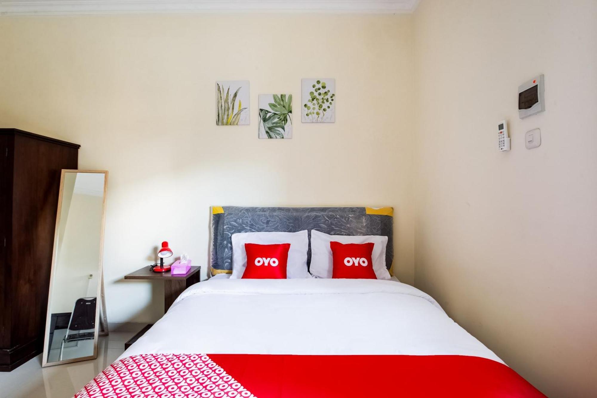 Oyo Life 3398 Griya Rm 19 Syariah Hotel Surabaya Exterior photo